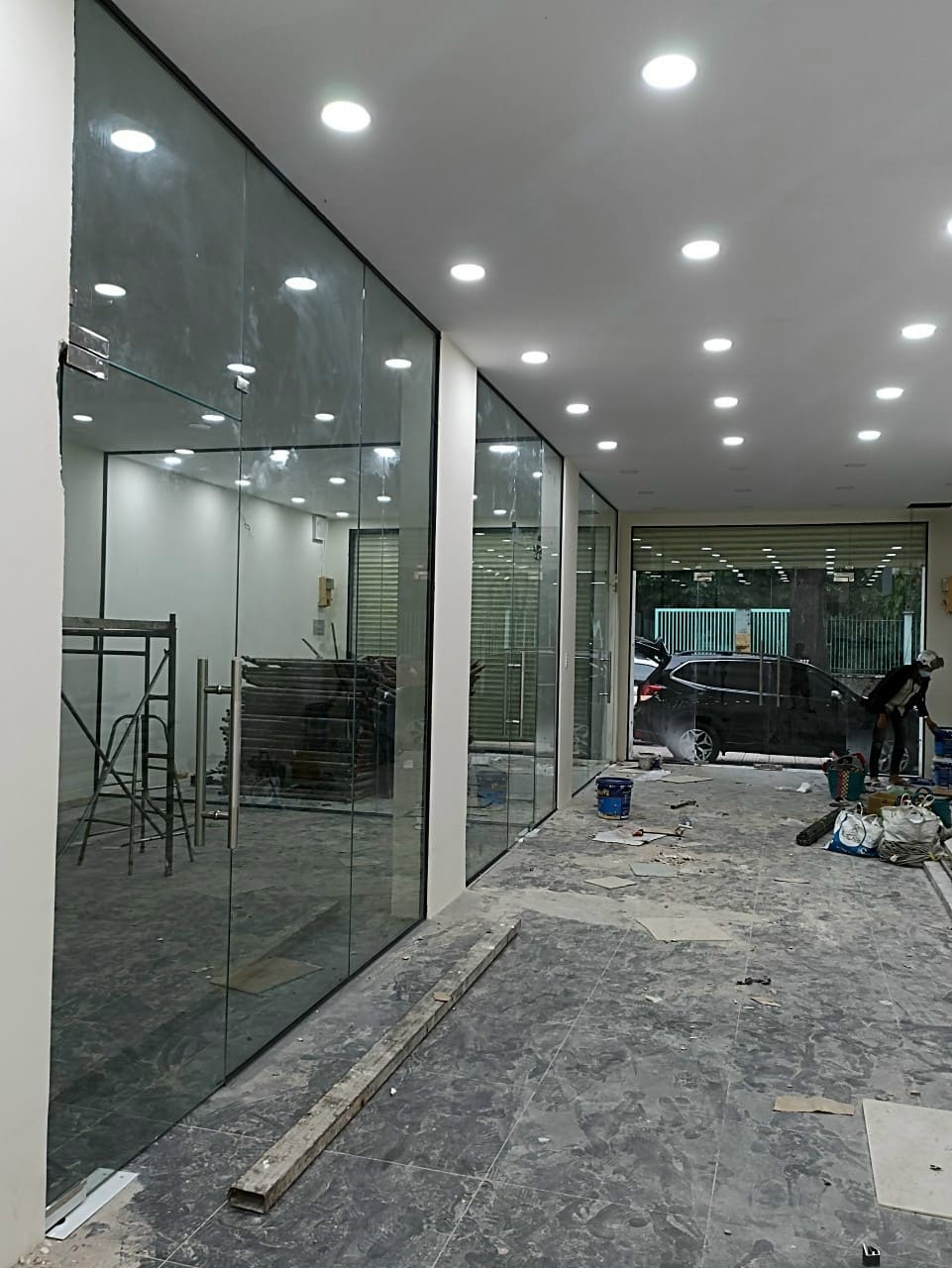 Làm vách kính cường lực văn phòng 8