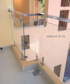 Mẫu lan can kính ngoài trời