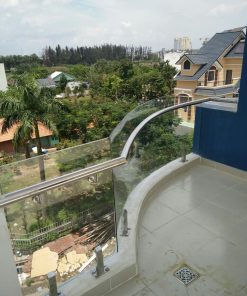 Lan can cầu thang kính