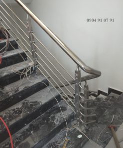 Cầu thang xỏ song inox