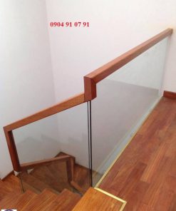 Cầu thang kính không trụ