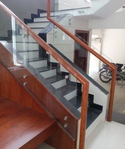 cầu thang kính không trụ tay vịn đi hông