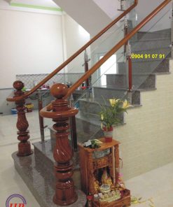 Cầu thang kính trụ dài