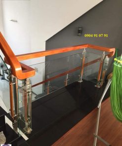 Cầu thang kính trụ dài 532