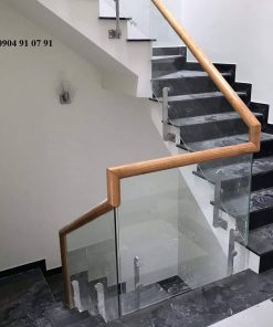 Cầu thang kính trụ lửng