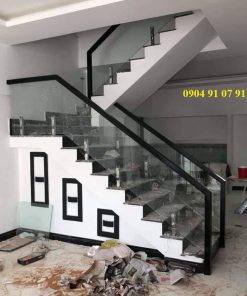 Cầu thang kính trụ lửng