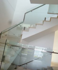 cầu thang kính trụ lửng