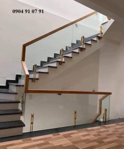 Cầu thang kính trụ lửng