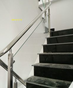 Cầu thang kính trụ dài 124