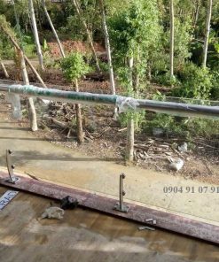 Lan can kính sử dụng trụ cánh buồm